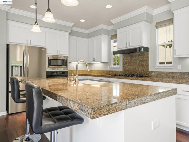 3132 Ashbrook Ln, San Ramon, CA 94582
