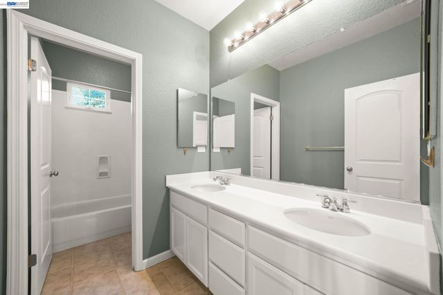 3132 Ashbrook Ln, San Ramon, CA 94582