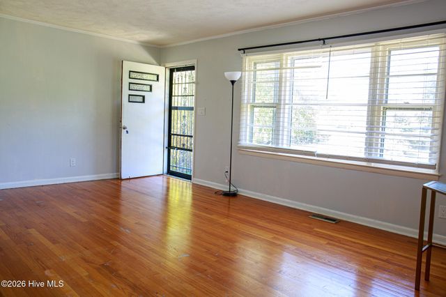 1107 Oak Avenue, Hamlet, NC 28345