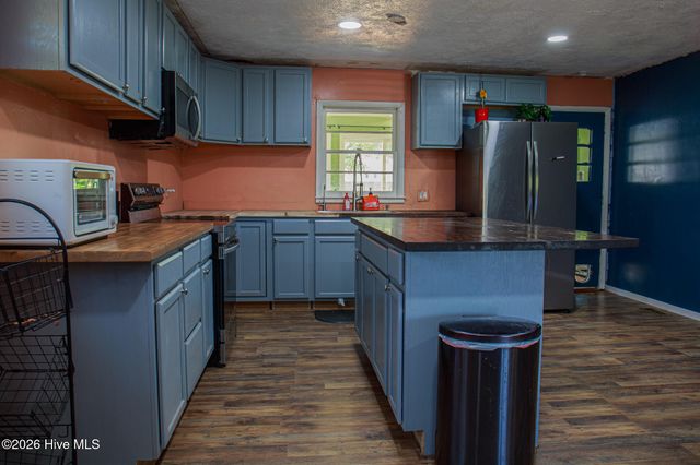 1107 Oak Avenue, Hamlet, NC 28345