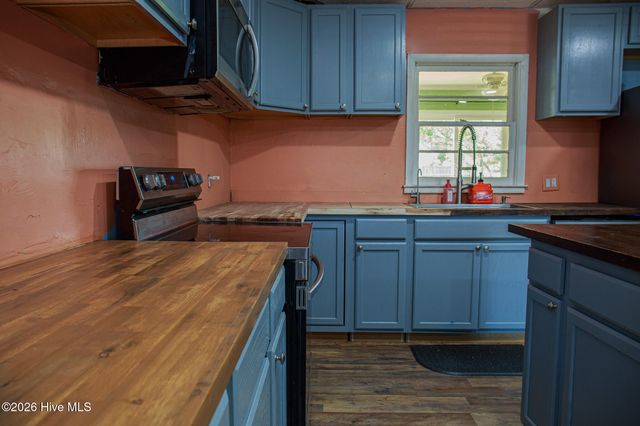 1107 Oak Avenue, Hamlet, NC 28345
