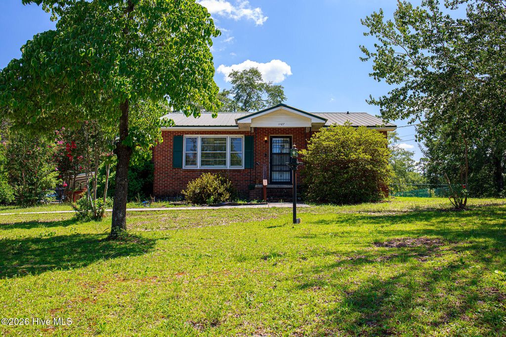1107 Oak Avenue, Hamlet, NC 28345