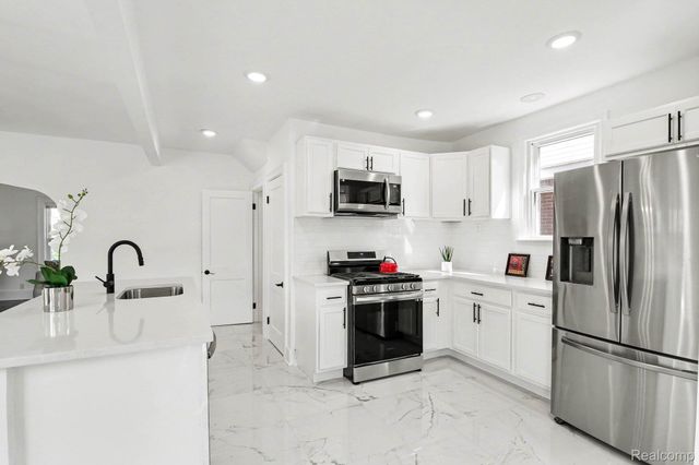 2691 COLLINGWOOD, Detroit, MI 48206
