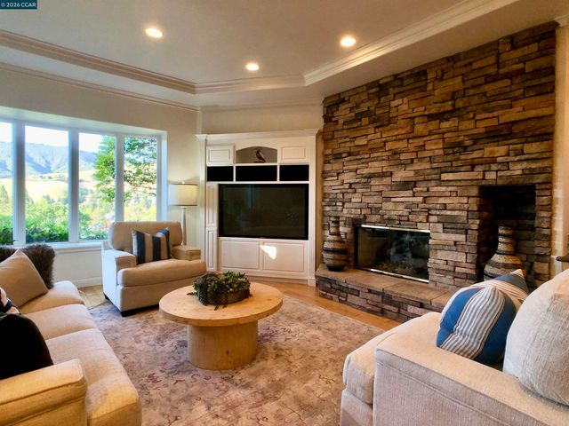 630 Blue Spruce Dr, Danville, CA 94506