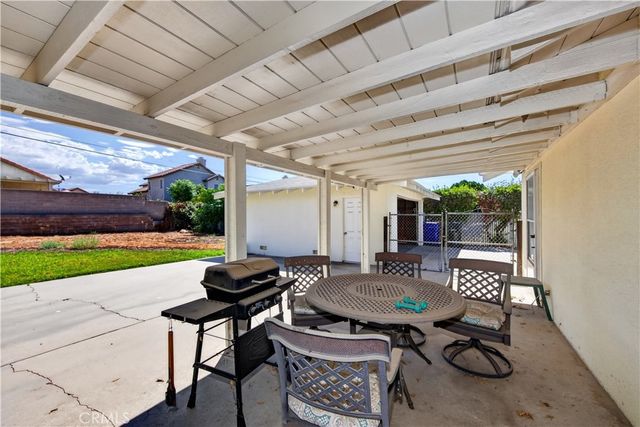 7195 Seine, Highland, CA 92346