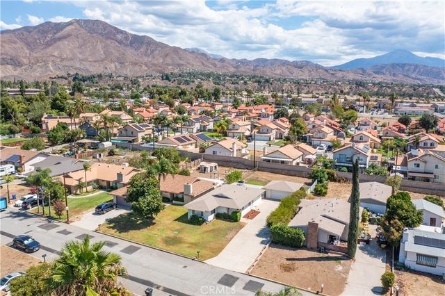 7195 Seine, Highland, CA 92346