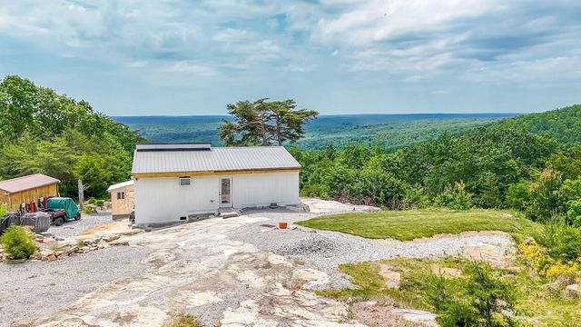 1407 Holloway Ridge Road, Spring City, TN 37381