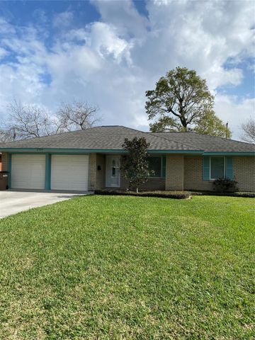 2709 Woodlawn Street, Dickinson, TX 77539