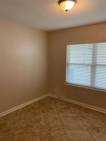 2709 Woodlawn Street, Dickinson, TX 77539