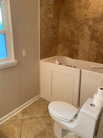 2709 Woodlawn Street, Dickinson, TX 77539