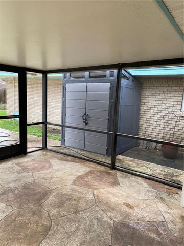 2709 Woodlawn Street, Dickinson, TX 77539