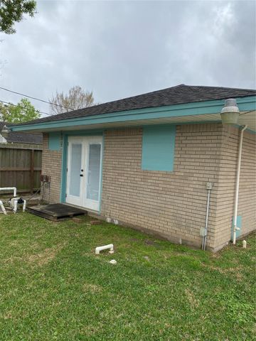 2709 Woodlawn Street, Dickinson, TX 77539