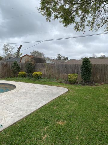 2709 Woodlawn Street, Dickinson, TX 77539