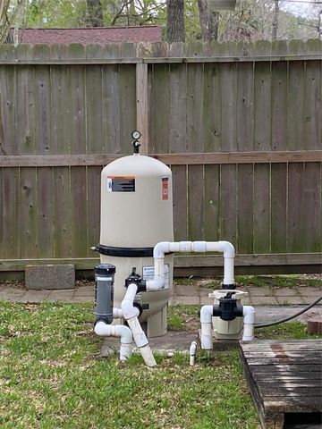 2709 Woodlawn Street, Dickinson, TX 77539