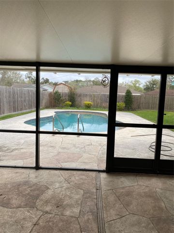 2709 Woodlawn Street, Dickinson, TX 77539