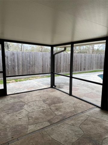 2709 Woodlawn Street, Dickinson, TX 77539