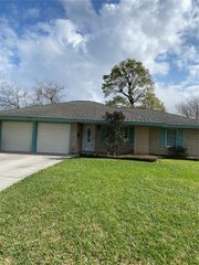 2709 Woodlawn Street, Dickinson, TX 77539