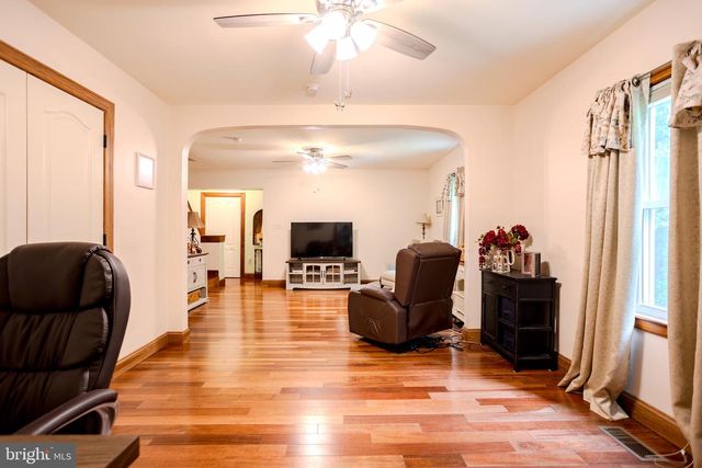 395 GREEN SPRINGS RD, Hanover, PA 17331