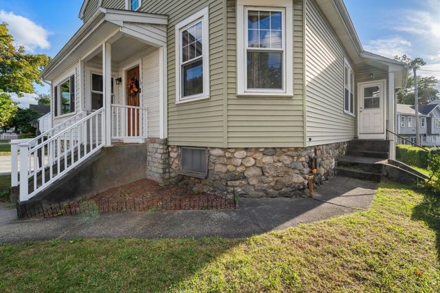 134 Commonwealth Ave, Worcester, MA 01604