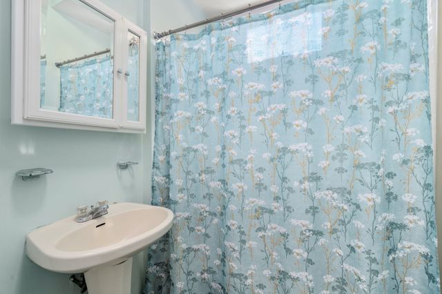 134 Commonwealth Ave, Worcester, MA 01604