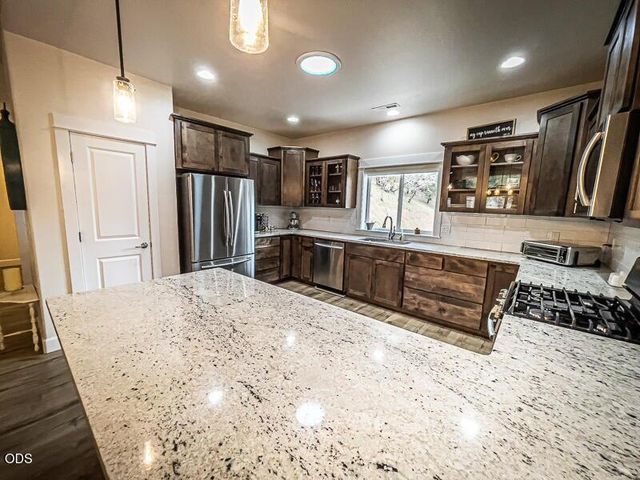 250 Oak Knoll, Jacksonville, OR 97530