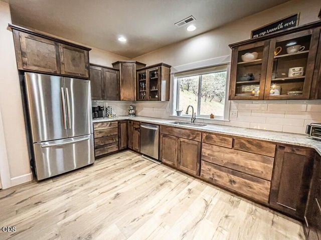 250 Oak Knoll, Jacksonville, OR 97530
