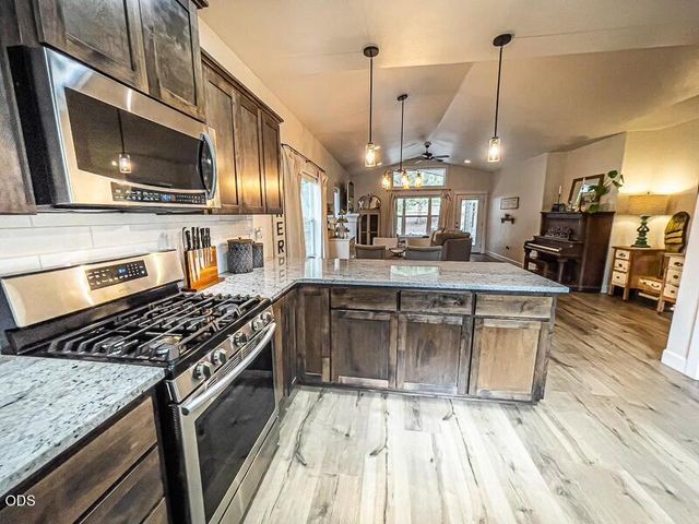 250 Oak Knoll, Jacksonville, OR 97530
