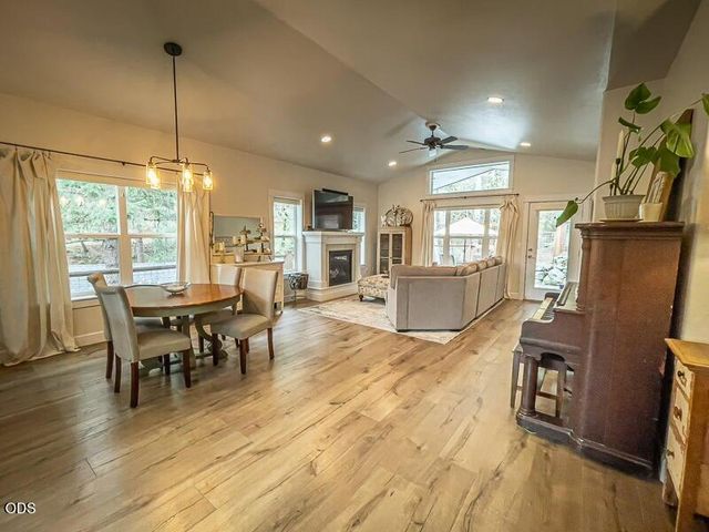 250 Oak Knoll, Jacksonville, OR 97530