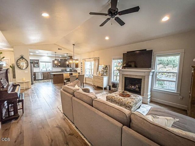250 Oak Knoll, Jacksonville, OR 97530