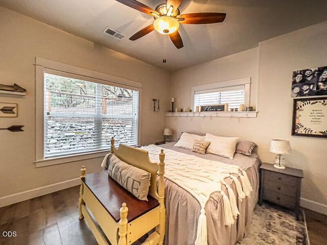 250 Oak Knoll, Jacksonville, OR 97530