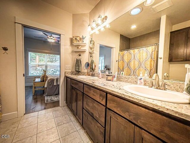 250 Oak Knoll, Jacksonville, OR 97530