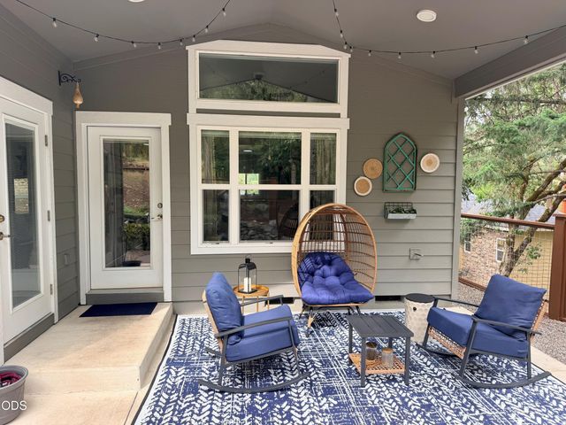 250 Oak Knoll, Jacksonville, OR 97530