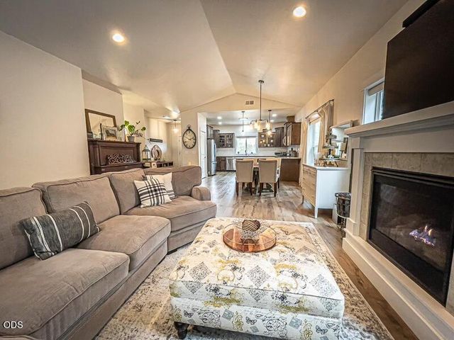 250 Oak Knoll, Jacksonville, OR 97530