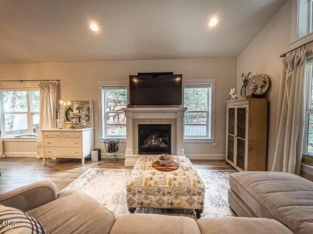 250 Oak Knoll, Jacksonville, OR 97530