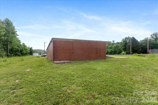 2324 Us 70 Highway, Marion, NC 28752