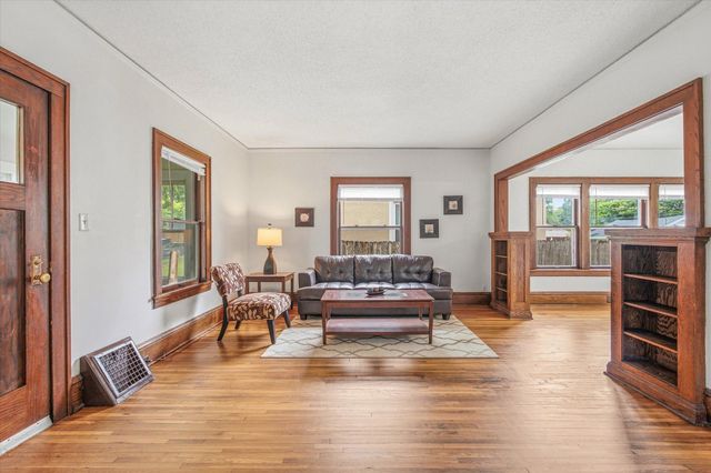 2427 Ilion Avenue N, Minneapolis, MN 55411