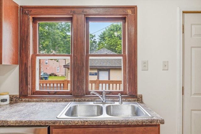 2427 Ilion Avenue N, Minneapolis, MN 55411