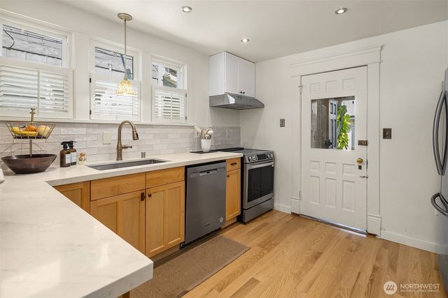 1911 RUCKER Avenue, Everett, WA 98201