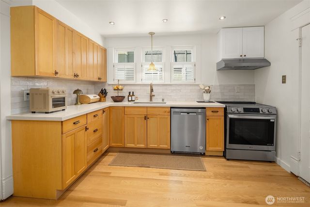 1911 RUCKER Avenue, Everett, WA 98201