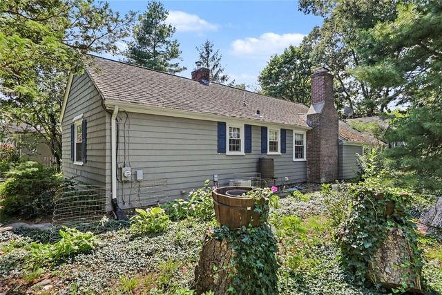 75 Princes Hill Avenue, Barrington, RI 02806