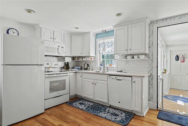 75 Princes Hill Avenue, Barrington, RI 02806