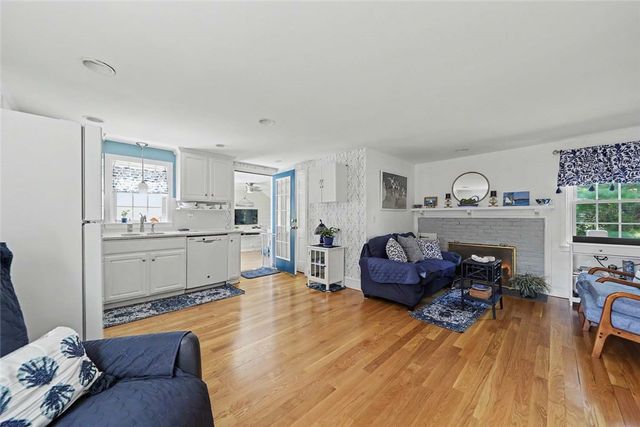 75 Princes Hill Avenue, Barrington, RI 02806