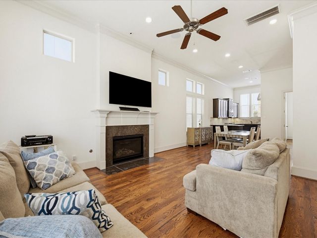9427 London Bridge Station, Houston, TX 77045