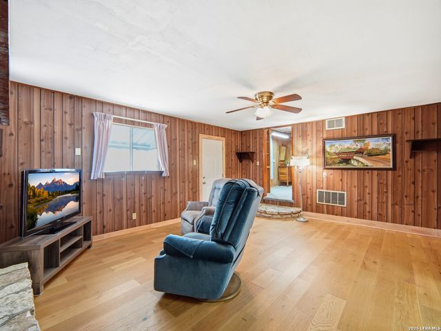 2323 Hiawatha, San Antonio, TX 78210