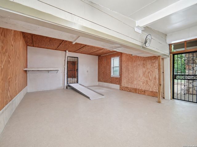 2323 Hiawatha, San Antonio, TX 78210