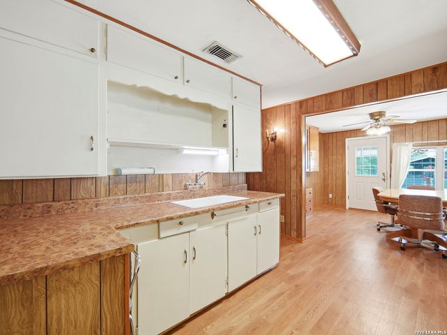 2323 Hiawatha, San Antonio, TX 78210