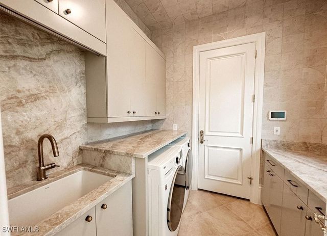 15627 Villoresi WAY, Naples, FL 34110