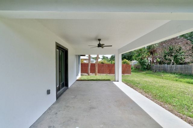 8616 100th Avenue, Vero Beach, FL 32967