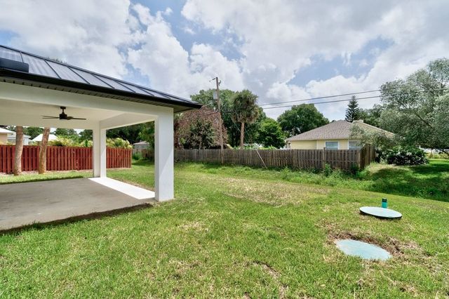 8616 100th Avenue, Vero Beach, FL 32967