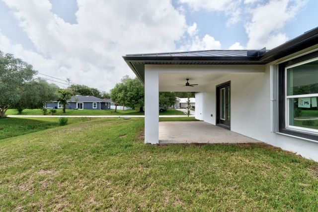 8616 100th Avenue, Vero Beach, FL 32967